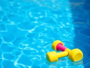 Aqua aerobik efekty przed i po – co warto wiedzieć?